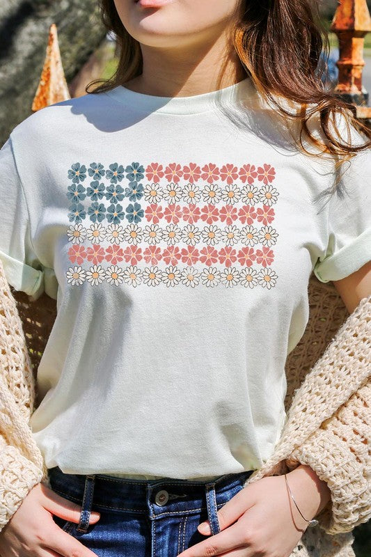 Red, White & Daisies | Graphic T Shirt