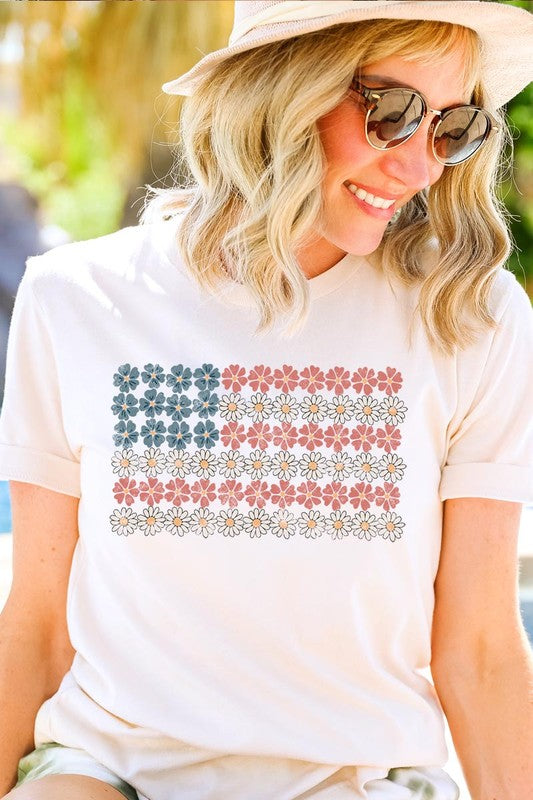 Red, White & Daisies | Graphic T Shirt