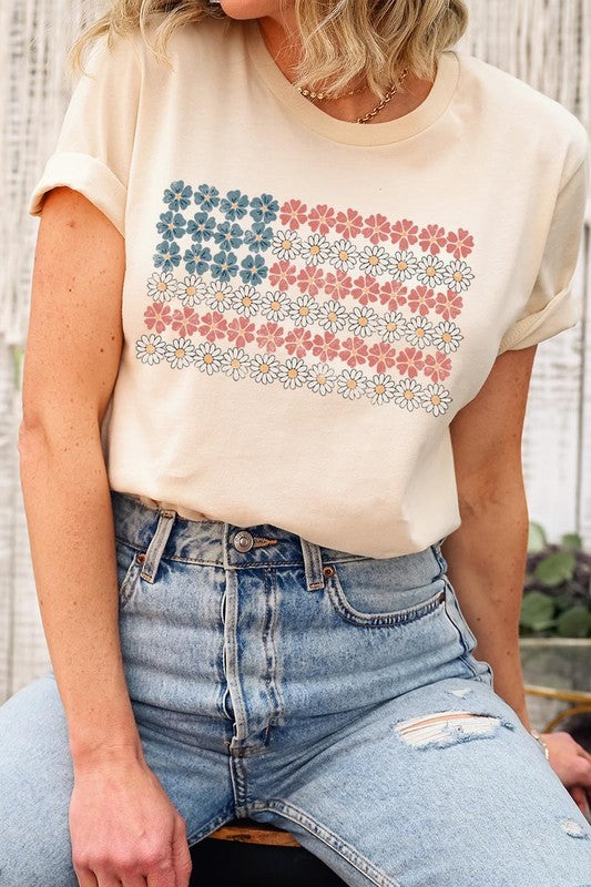 Red, White & Daisies | Graphic T Shirt