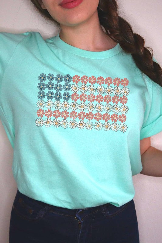 Red, White & Daisies | Graphic T Shirt