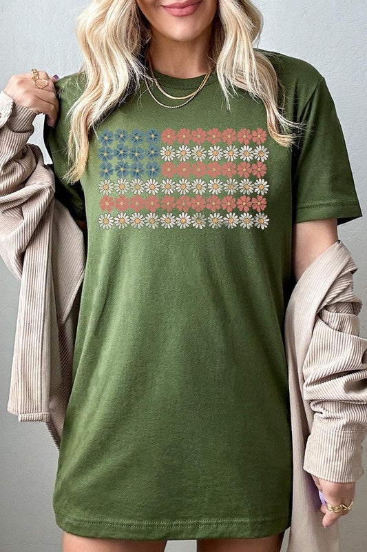 Red, White & Daisies | Graphic T Shirt
